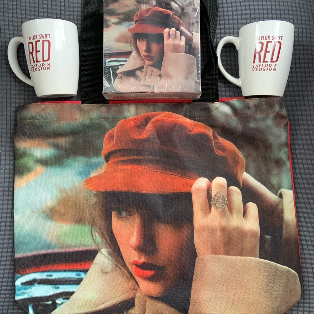Taylor Swift Red Capital One Exclusive Bundle